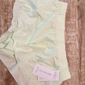 New with tags Athleta shorts 3 inch
